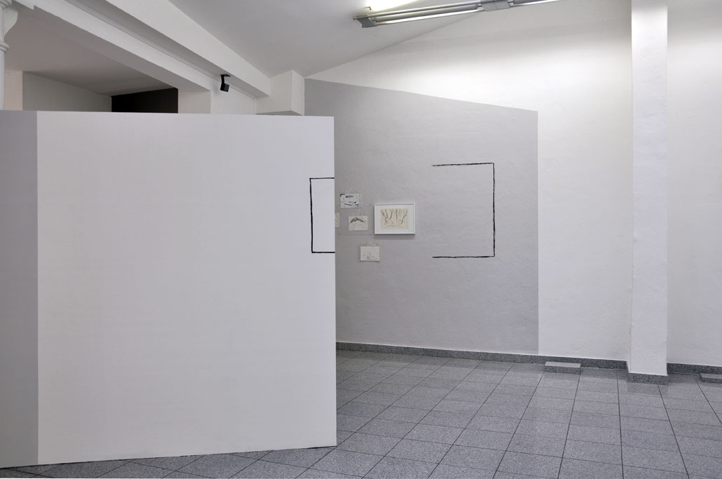 square, Acrylfarbe/Kohle//Holz/Wand, im Rahmen der Ausstellung LET'S CALL IT NATURE, Galerie Ahlers, Göttingen, 2014