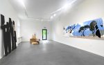 V.l.n.r: Herbert Eugen Wiegand, Christian Heilig, Esther Horn, Ausstellung __REICH AN ZEICHEN | GalerieETAGE, Museum Reinickendorf, 2026